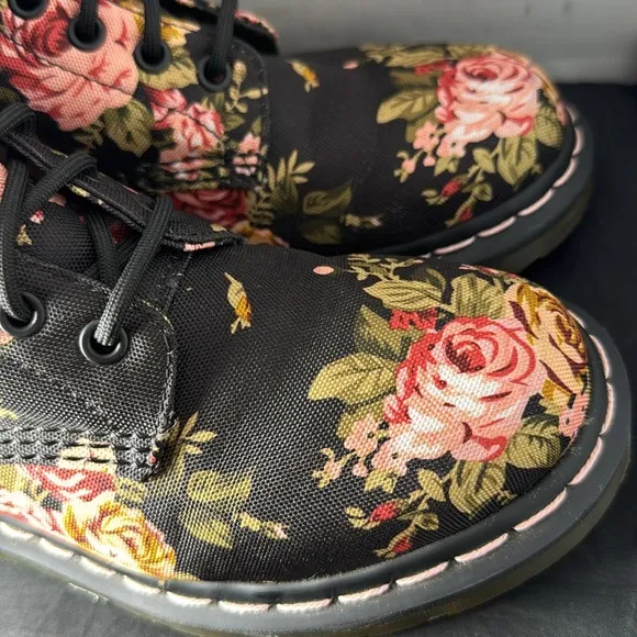 Dr. Martens Victorian 1460 Flowers Floral Pascal Rose Combat Boots Pink RARE 6