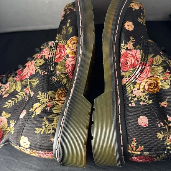 Dr. Martens Victorian 1460 Flowers Floral Pascal Rose Combat Boots Pink RARE 6