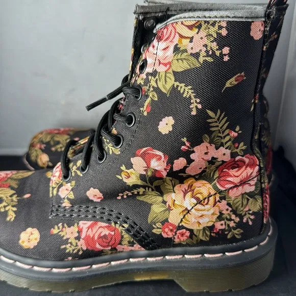 Dr. Martens Victorian 1460 Flowers Floral Pascal Rose Combat Boots Pink RARE 6