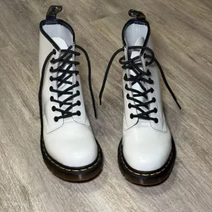 Dr.‎ Martens white combat boots size 7