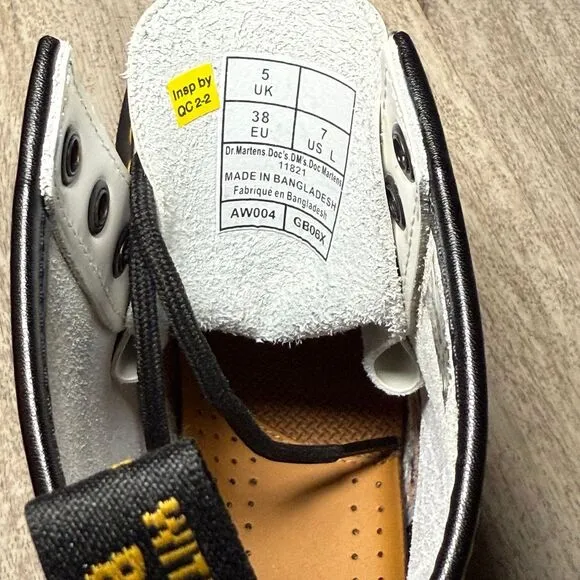 Dr.‎ Martens white combat boots size 7
