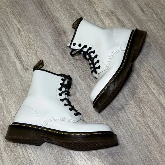 Dr.‎ Martens white combat boots size 7