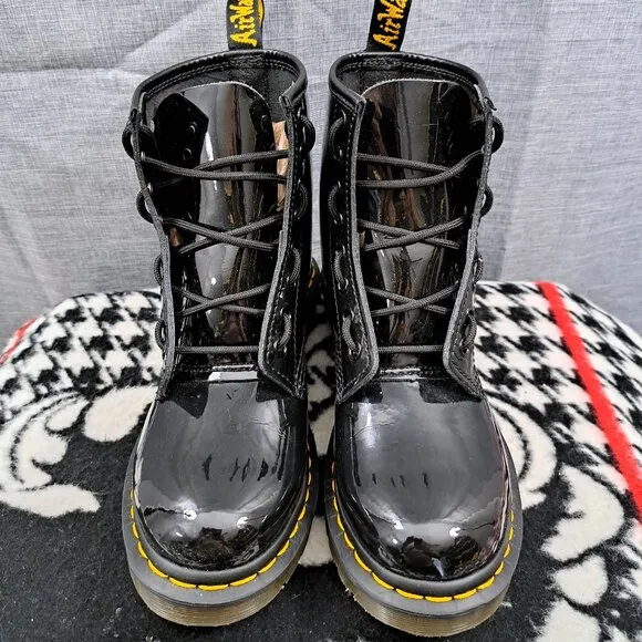 Dr. Martens Womens 11821 Combat Boots Sz 6 Black