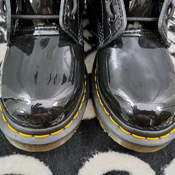 Dr. Martens Womens 11821 Combat Boots Sz 6 Black