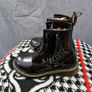 Dr. Martens Womens 11821 Combat Boots Sz 6 Black
