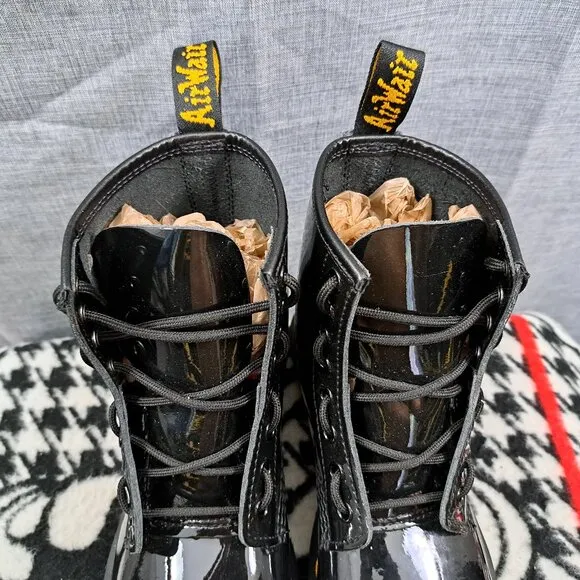 Dr. Martens Womens 11821 Combat Boots Sz 6 Black