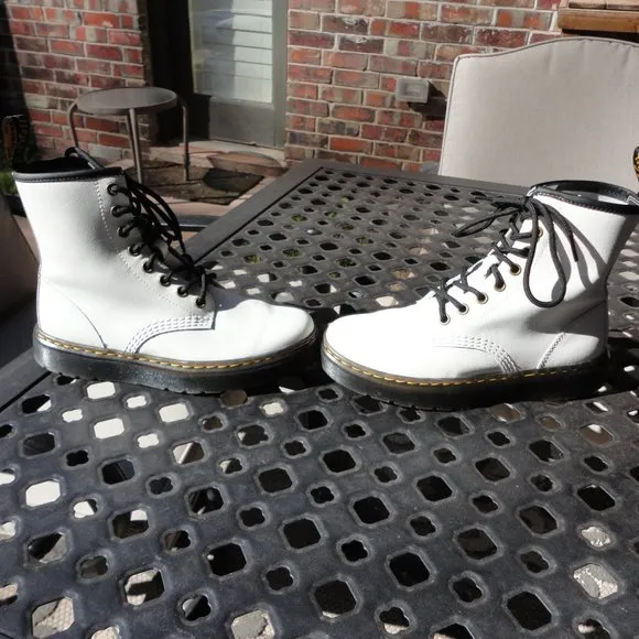 DR MARTENS Women's White &quot;Zavala&quot; Lace Up Leather Combat Boots Size 6