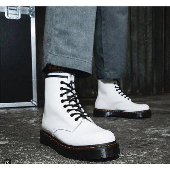 Dr. Martens Zavala White Boots, Women’s Size 8 (EU 39)