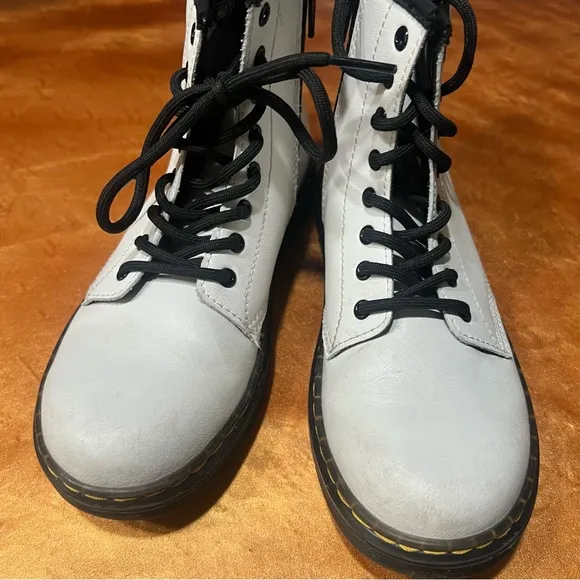 Dr. Martens Zavala White Leather Boots size 2 Combat Moto Grunge