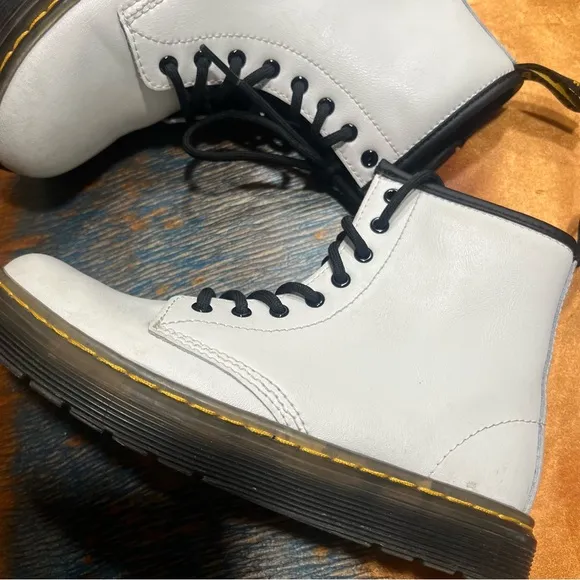 Dr. Martens Zavala White Leather Boots size 2 Combat Moto Grunge