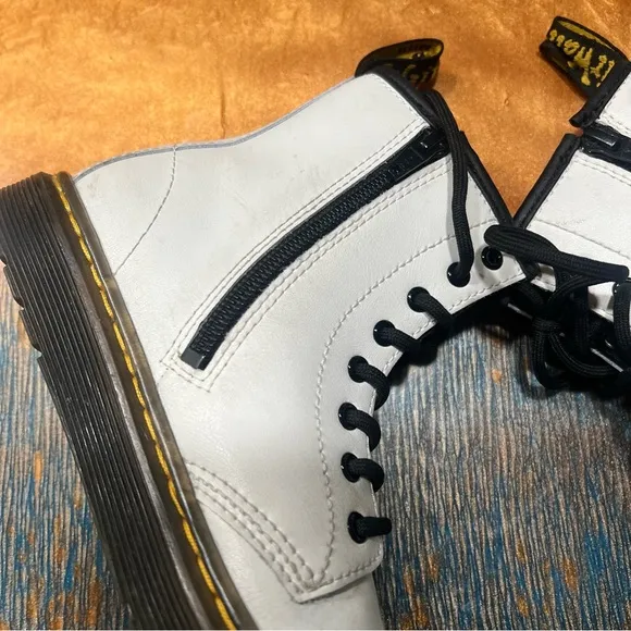 Dr. Martens Zavala White Leather Boots size 2 Combat Moto Grunge
