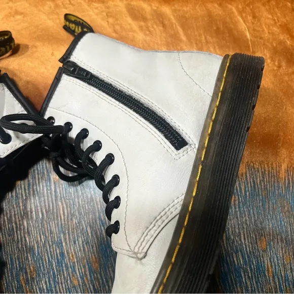 Dr. Martens Zavala White Leather Boots size 2 Combat Moto Grunge