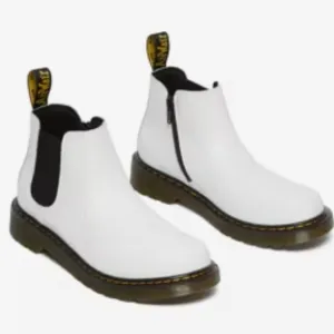 Dr. Martens 2976 Chelsea Boot