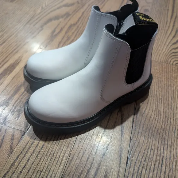 Dr. Martens 2976 Chelsea Boot