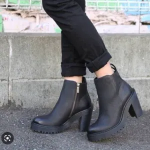 Dr. Martens Magdalena Black Leather Lug Sole Chelsea Boots Sz 10