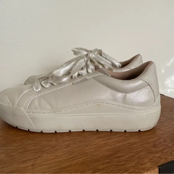 Dr. Scholl's Cream Sneakers Low-Top Lace-Up
