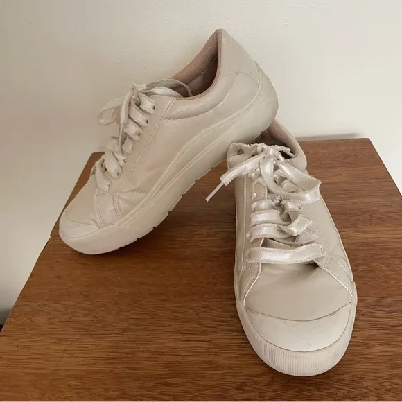 Dr. Scholl's Cream Sneakers Low-Top Lace-Up
