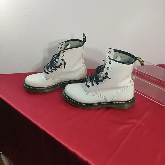 Dr. Doc Martens 1460 Womens Size 10 White Patent Leather 8 Eyelet Combat Boots.