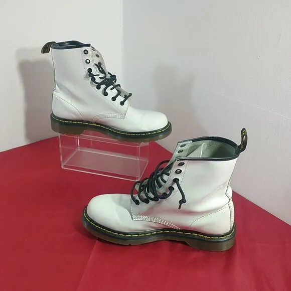 Dr. Doc Martens 1460 Womens Size 10 White Patent Leather 8 Eyelet Combat Boots.