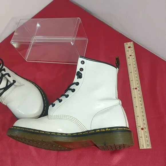 Dr. Doc Martens 1460 Womens Size 10 White Patent Leather 8 Eyelet Combat Boots.