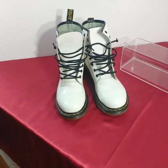 Dr. Doc Martens 1460 Womens Size 10 White Patent Leather 8 Eyelet Combat Boots.