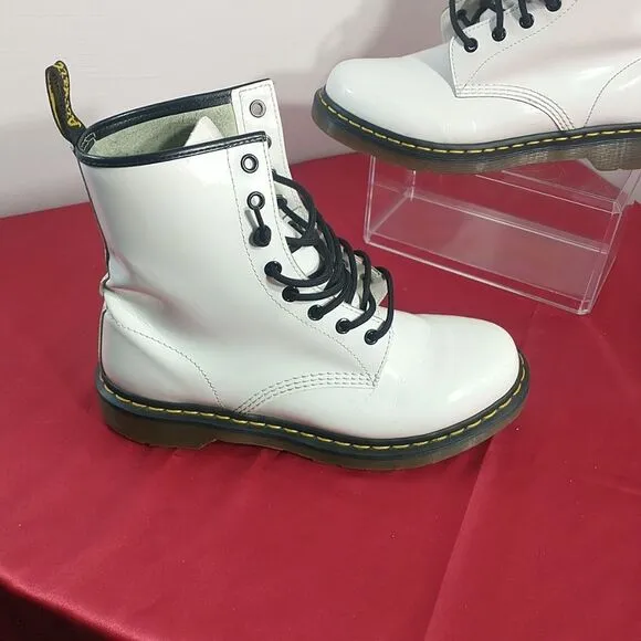 Dr. Doc Martens 1460 Womens Size 10 White Patent Leather 8 Eyelet Combat Boots.