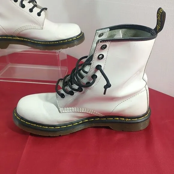 Dr. Doc Martens 1460 Womens Size 10 White Patent Leather 8 Eyelet Combat Boots.