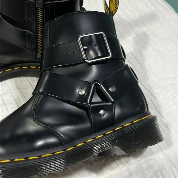 Dr.Martens Jaimes Leather Harness Chelsea Boot Black Leather Boots unisex