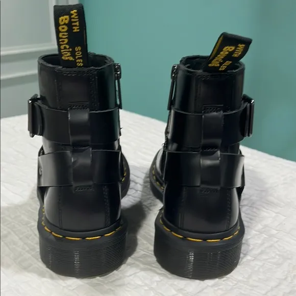 Dr.Martens Jaimes Leather Harness Chelsea Boot Black Leather Boots unisex