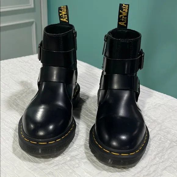 Dr.Martens Jaimes Leather Harness Chelsea Boot Black Leather Boots unisex