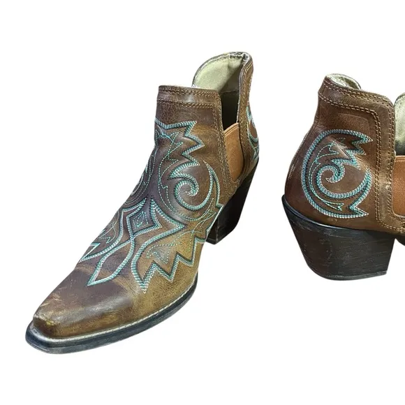 Durango Golden Brown Crush Ankle Boots Turquoise Embroidered Design Western