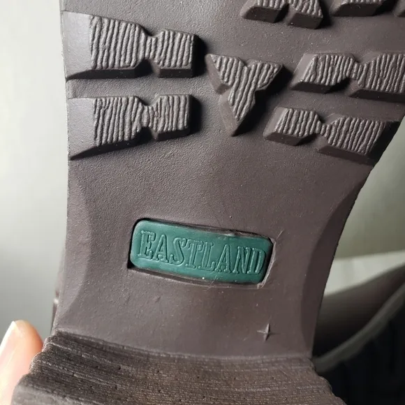Eastland Jasmine Chelsea Brown Closed Toe Ankle Boots Sz 8W