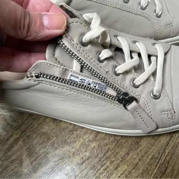 Ecco Leather Tan beige light gray Low Top Side Zip Lace Up Sneakers Size 11