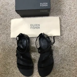 Eileen Fisher New Black leather ankle strap sandals w/ back zipper -7