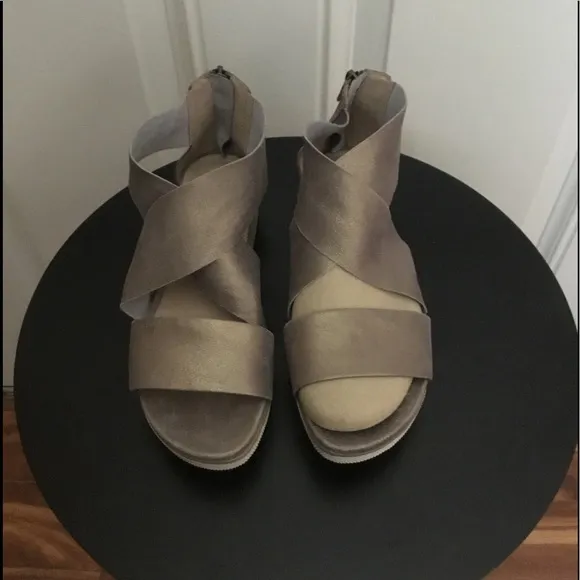 Eileen Fisher Sport Cross Cross Strap Sandals size 8