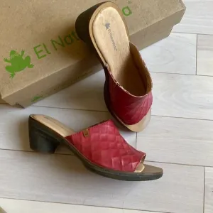 El Naturalista Women's Aqua Vaquetilla Geranio Slip-On Sandals Size 36