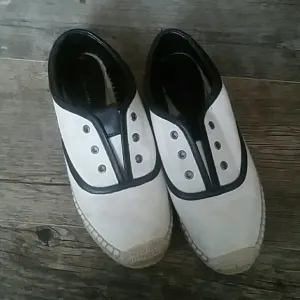 Elie Tahari  espadrilles