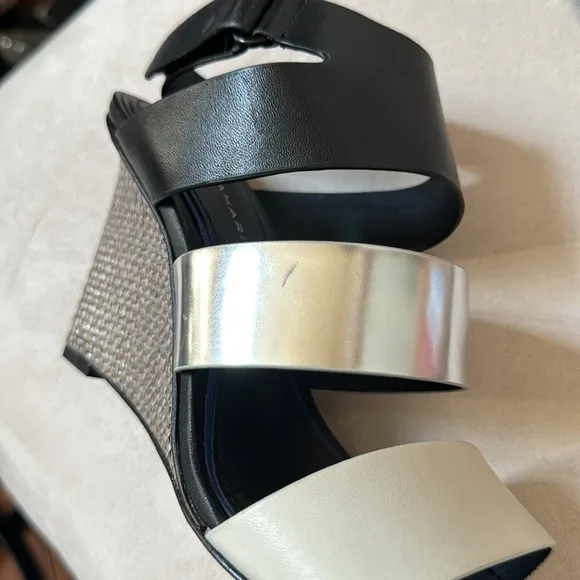 Elie Tahari tri-color sandals