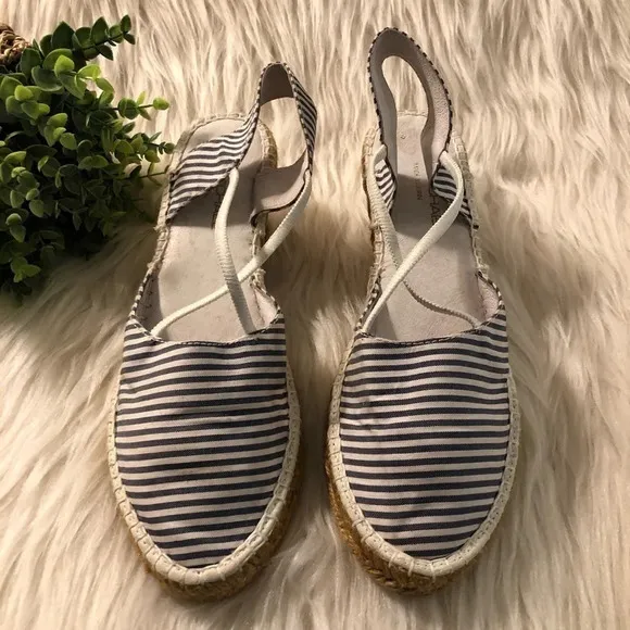 ERIC MICHAEL Sz 38 Navy/Cream Striped Espadrilles