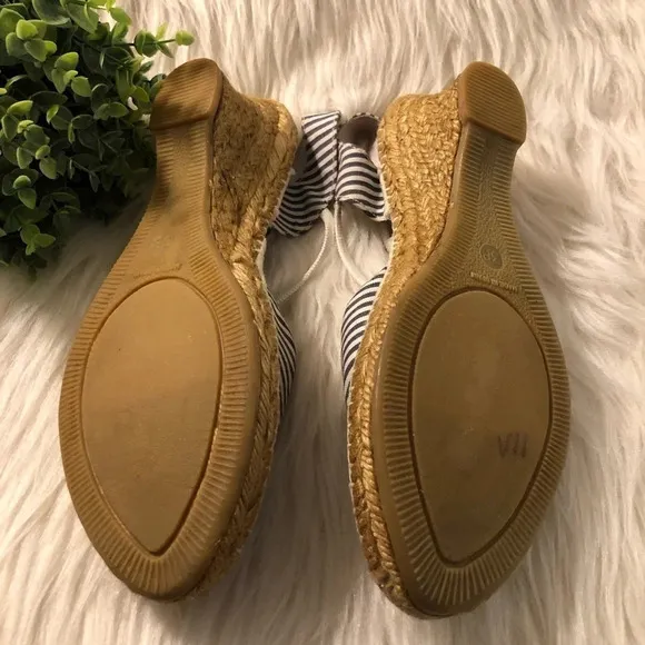 ERIC MICHAEL Sz 38 Navy/Cream Striped Espadrilles