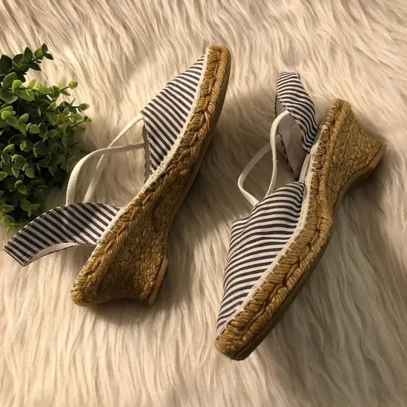 ERIC MICHAEL Sz 38 Navy/Cream Striped Espadrilles