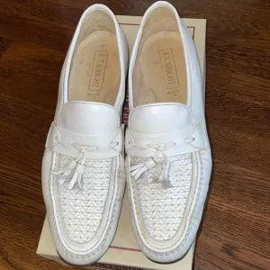 E.T. Wright Woven Vamp white leather slip on loafers with tassels