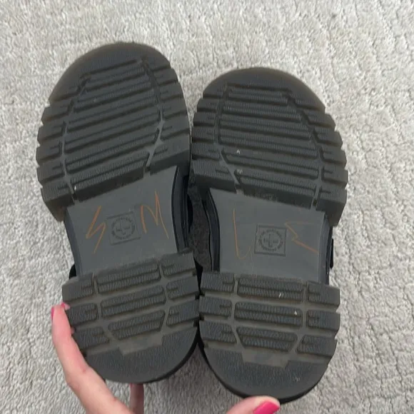 EUC Dr. Martens Ricki 3-Strap Sandals black leather platform Velcro strap