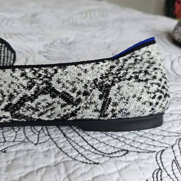 EUC Rothy’s White Python Snake Almond Loafers Flats Black Size 9