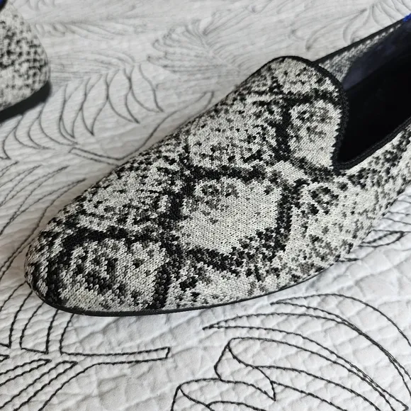 EUC Rothy’s White Python Snake Almond Loafers Flats Black Size 9