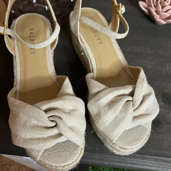 EUC Talbots Linen Espadrilles (size 7.5)