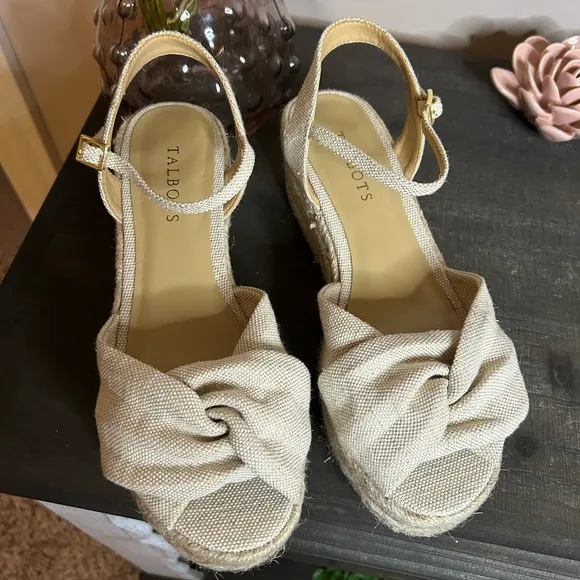 EUC Talbots Linen Espadrilles (size 7.5)