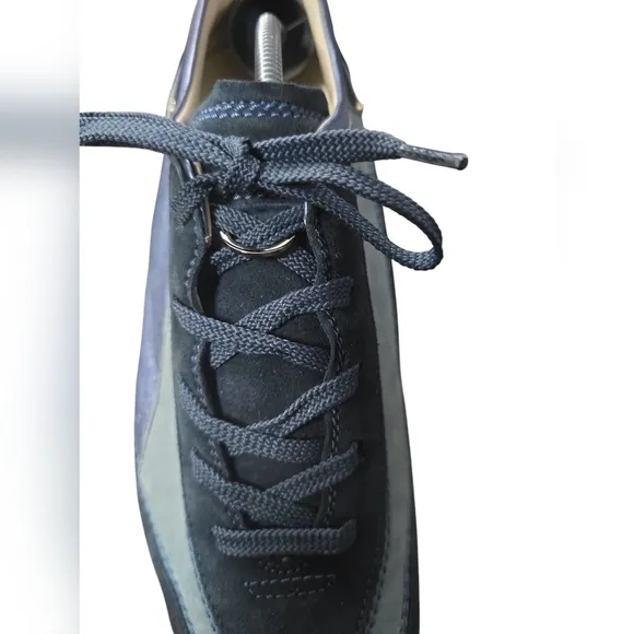 EUC Tod’s Womens Suede Sneakers