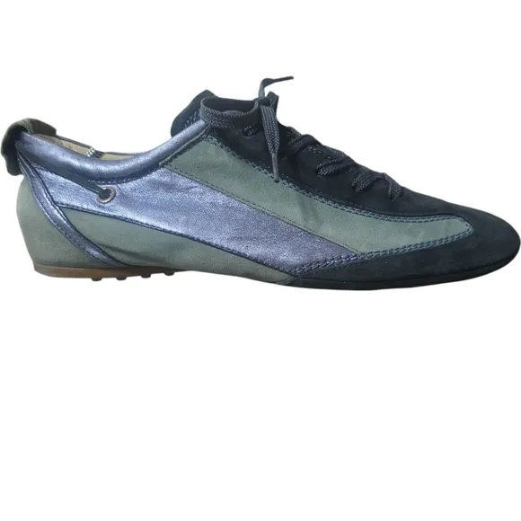EUC Tod’s Womens Suede Sneakers