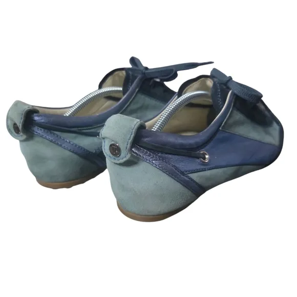 EUC Tod’s Womens Suede Sneakers